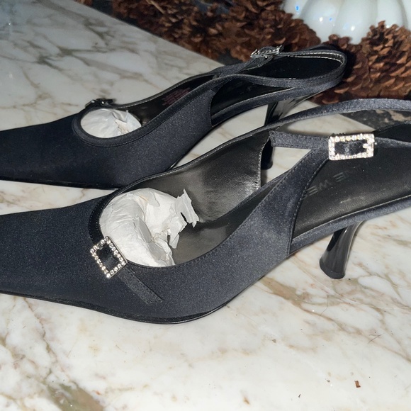Nine West Black Satin dress shoe 👠 - Picture 1 of 15